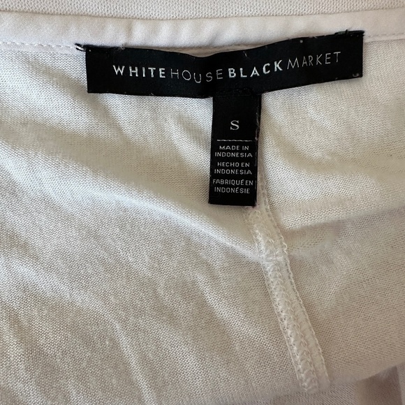 *WHITE HOUSE BLACK MARKET* White Short Sleeve V-Neck Shirt Size Small - Picture 6 of 7